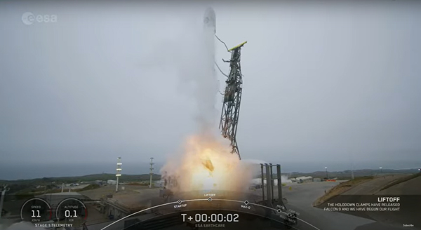 Falcon 9ロケットの打ち上げの瞬間