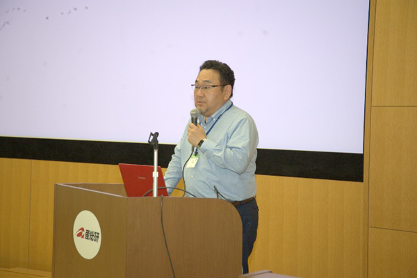 中川電磁波研究所長による開会挨拶